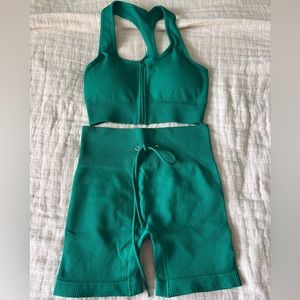 Amazon. Workout set. Emerald green